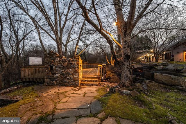 7 BITTERSWEET DR, West Chester, PA 19382
