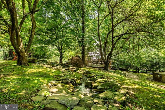 7 BITTERSWEET DR, West Chester, PA 19382