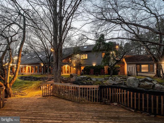 7 BITTERSWEET DR, West Chester, PA 19382