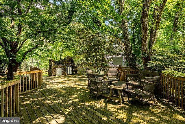 7 BITTERSWEET DR, West Chester, PA 19382