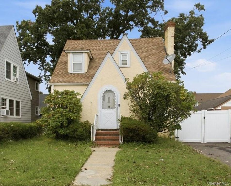 179 Crowell Street, Hempstead, NY 11550 — exterior