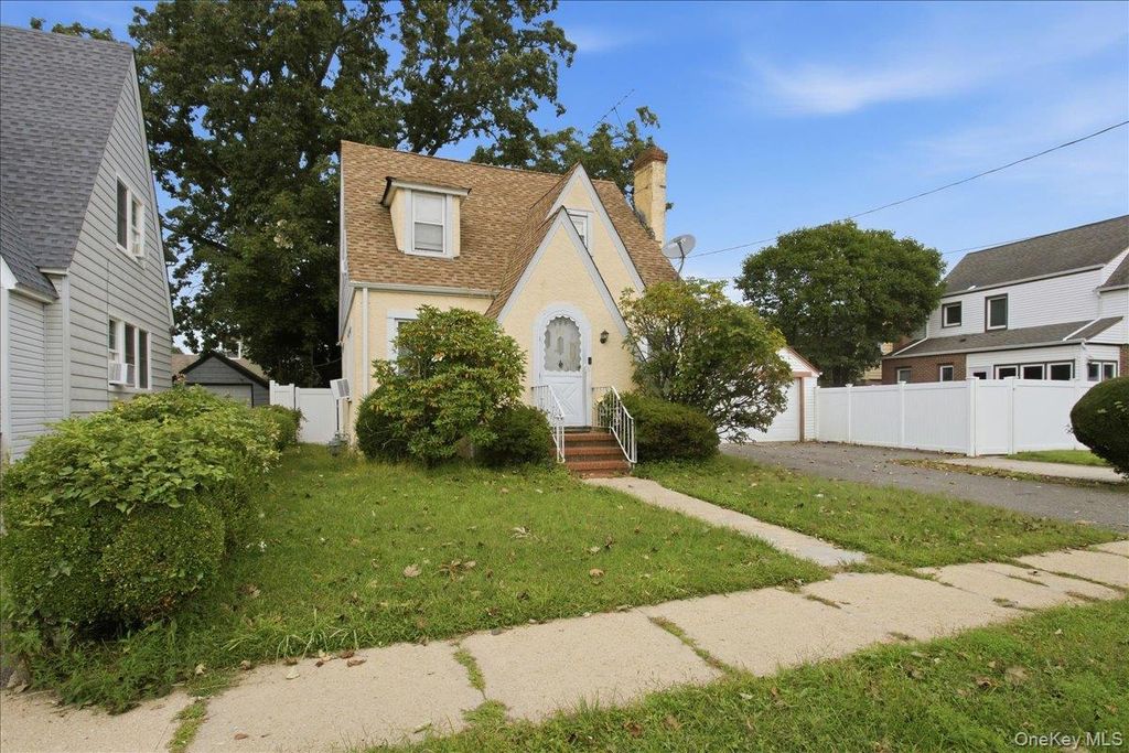 179 Crowell Street, Hempstead, NY 11550 — photo 2