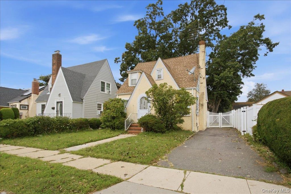 179 Crowell Street, Hempstead, NY 11550 — photo 3