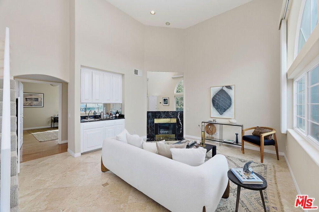 Image 12 of property listing at 3900 Beethoven Street 302, Los Angeles, CA 90066