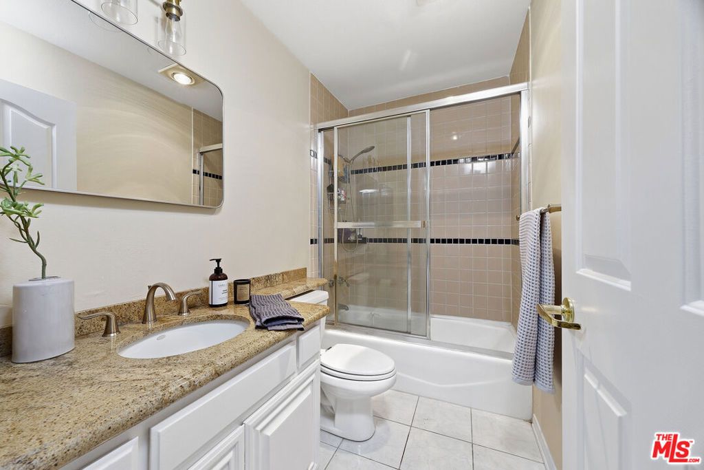 Image 25 of property listing at 3900 Beethoven Street 302, Los Angeles, CA 90066