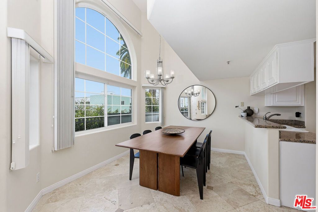 Image 4 of property listing at 3900 Beethoven Street 302, Los Angeles, CA 90066