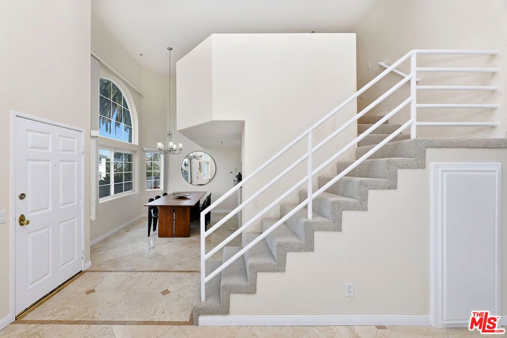 Image 6 of property listing at 3900 Beethoven Street 302, Los Angeles, CA 90066