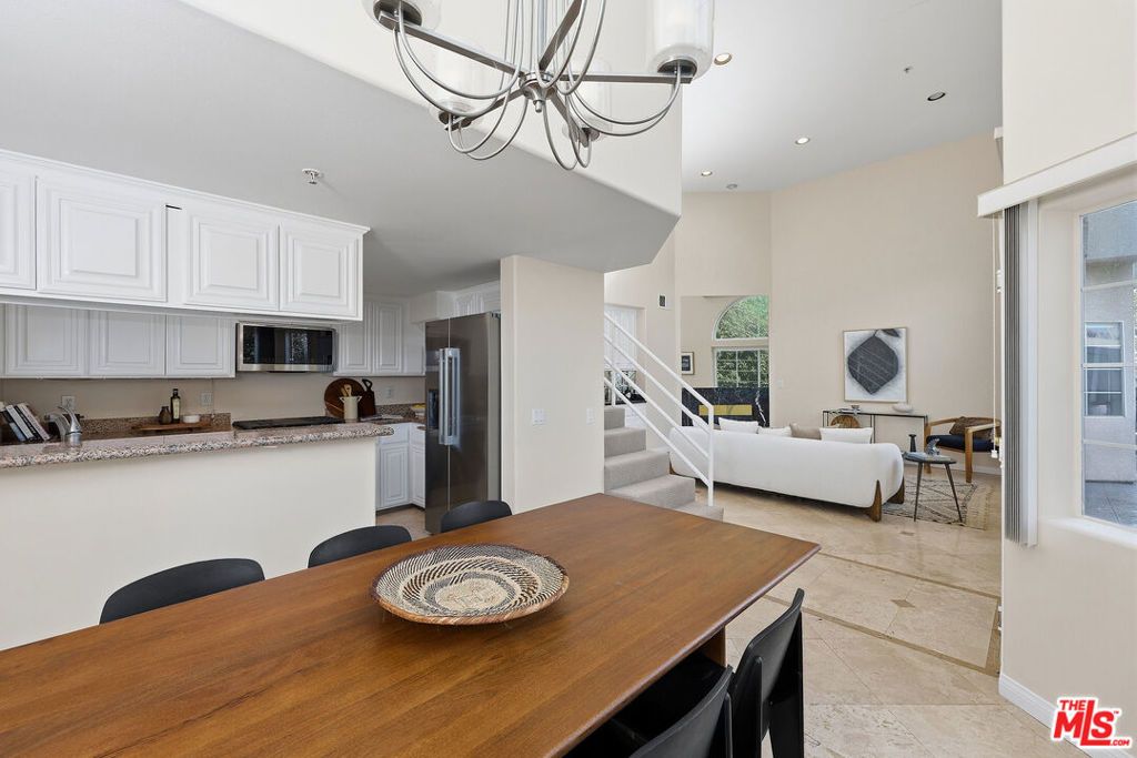 Image 7 of property listing at 3900 Beethoven Street 302, Los Angeles, CA 90066