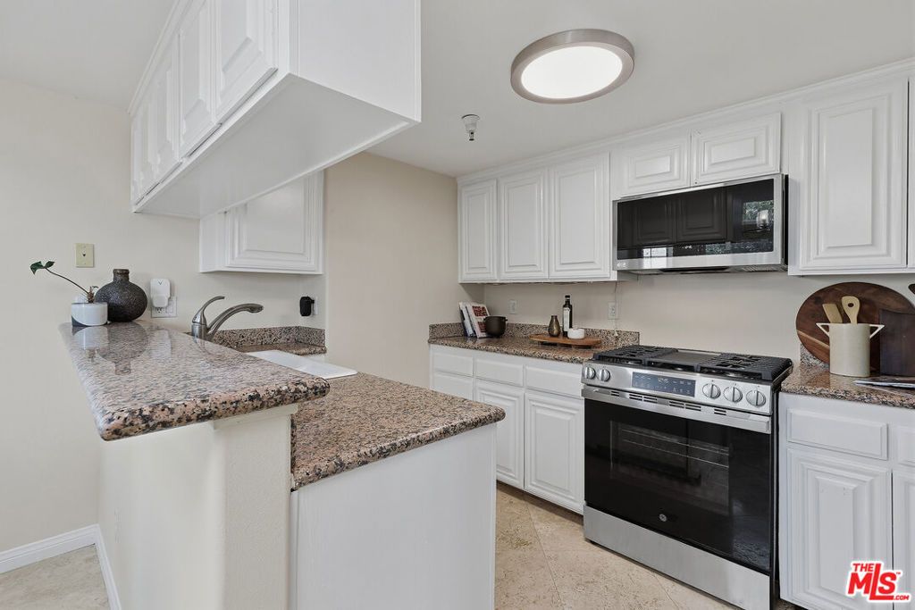 Image 9 of property listing at 3900 Beethoven Street 302, Los Angeles, CA 90066