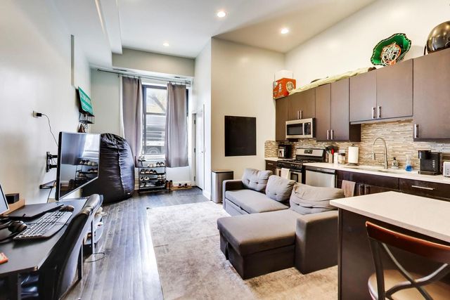 3815 N Kedzie Avenue 1N, Chicago, IL 60618