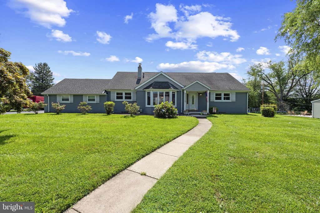 3897 BYRON RD, Huntingdon Valley, PA 19006