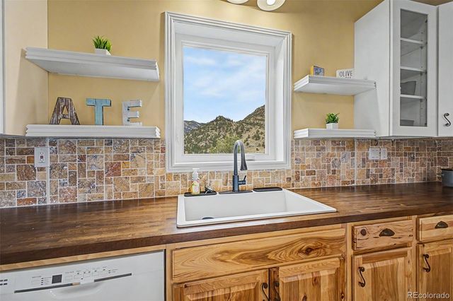 38 Navajo Court, Lyons, CO 80540