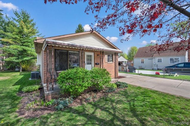 315 Pare Street, Clawson, MI 48017