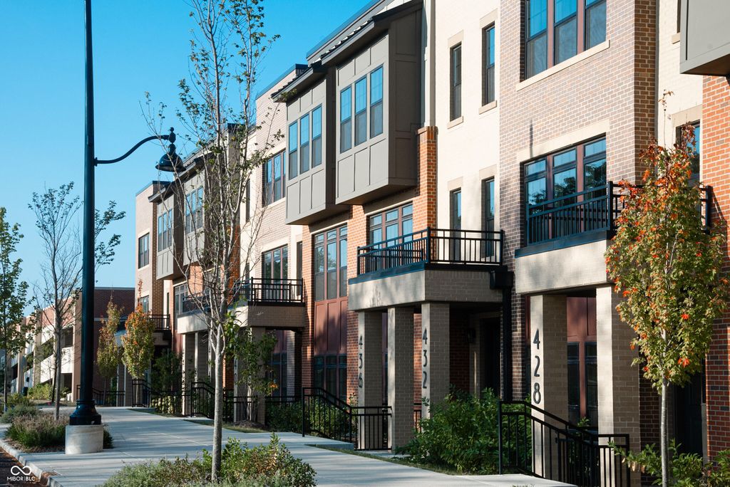 424 S Meridian Street, Greenwood, IN 46142