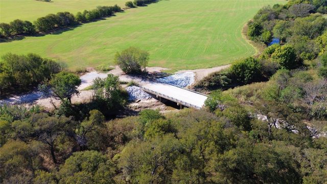 000 Bee Creek Road, Grandview, TX 76050