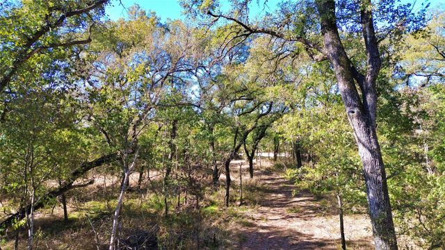 000 Bee Creek Road, Grandview, TX 76050