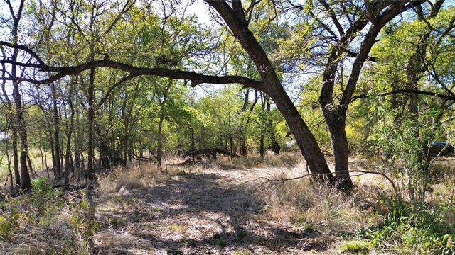 000 Bee Creek Road, Grandview, TX 76050