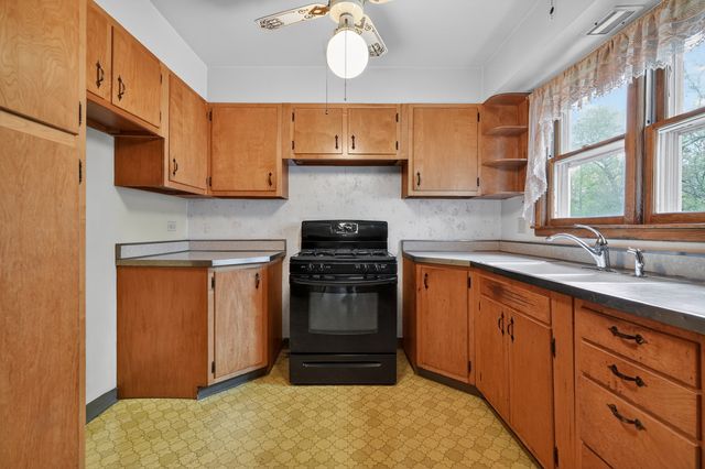 5625 Lincoln Avenue, Lisle, IL 60532