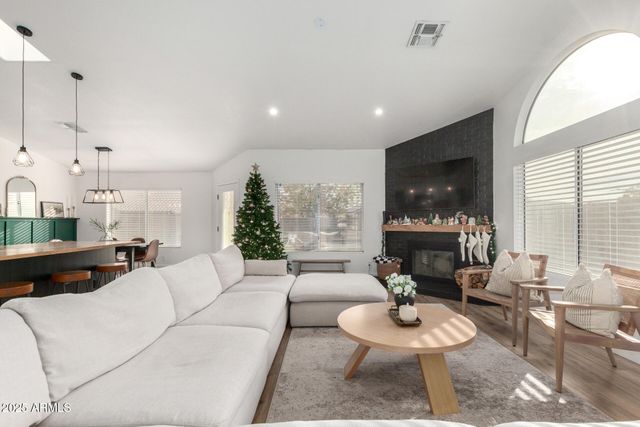 8413 W WILLOWBROOK Drive, Peoria, AZ 85382