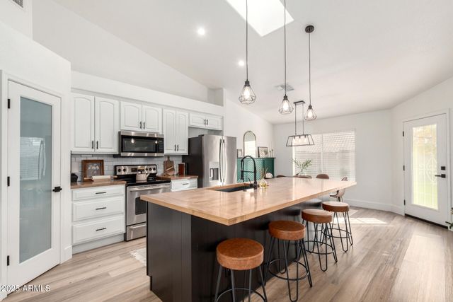 8413 W WILLOWBROOK Drive, Peoria, AZ 85382