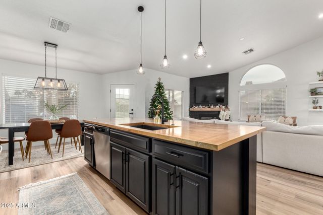 8413 W WILLOWBROOK Drive, Peoria, AZ 85382