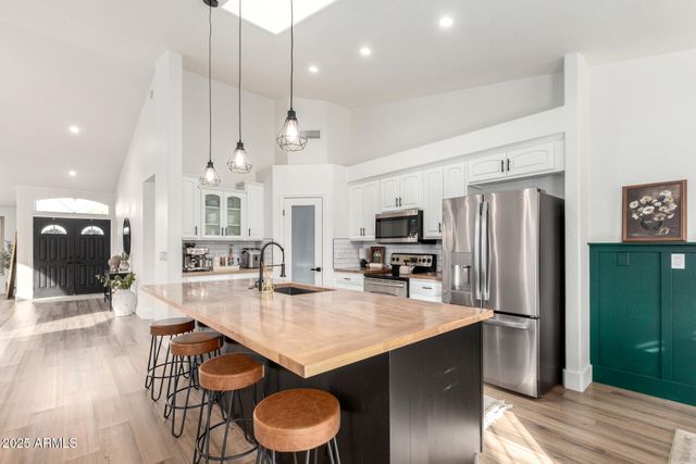 8413 W WILLOWBROOK Drive, Peoria, AZ 85382