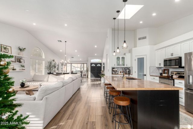 8413 W WILLOWBROOK Drive, Peoria, AZ 85382