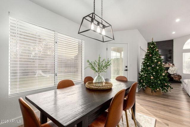 8413 W WILLOWBROOK Drive, Peoria, AZ 85382