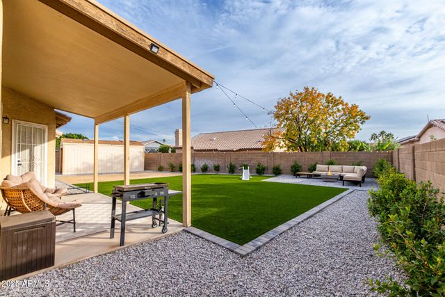 8413 W WILLOWBROOK Drive, Peoria, AZ 85382