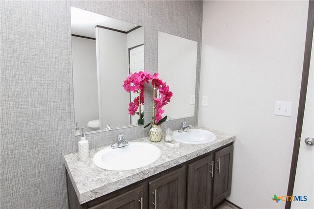 217 Wood Glen Drive, Gatesville, TX 76528