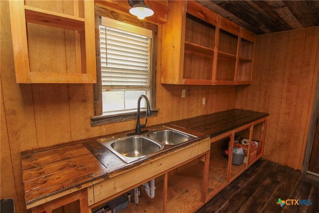 217 Wood Glen Drive, Gatesville, TX 76528