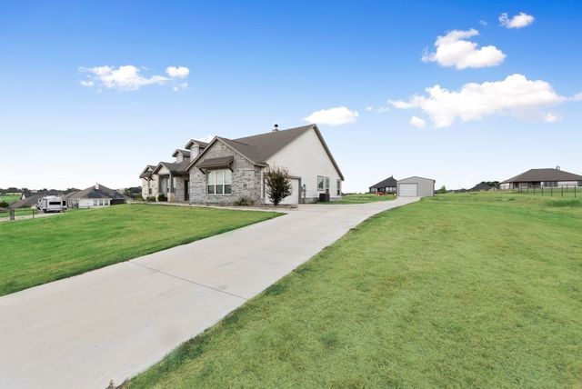 6016 Ember Crest Drive, Weatherford, TX 76085