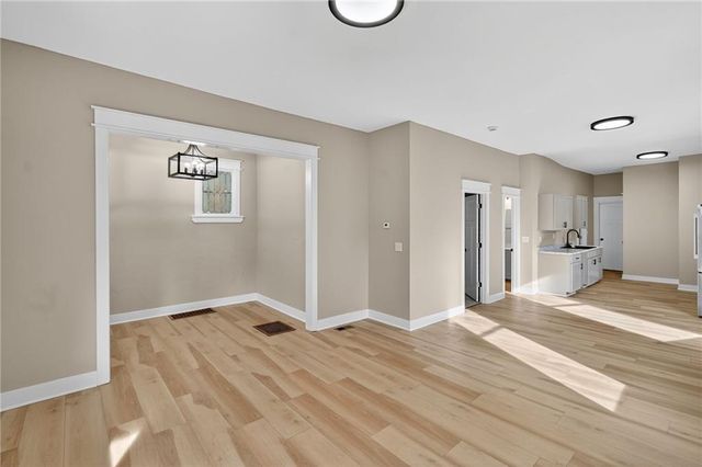 2411 Park Avenue, Kansas City, MO 64127