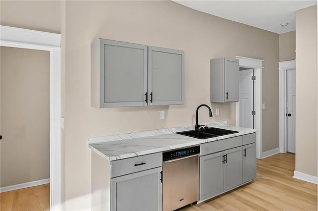 2411 Park Avenue, Kansas City, MO 64127