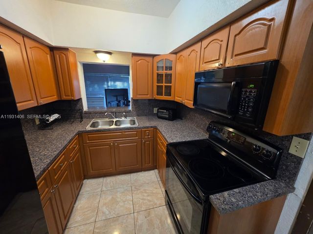 530 NE 132nd Ter, North Miami, FL 33161