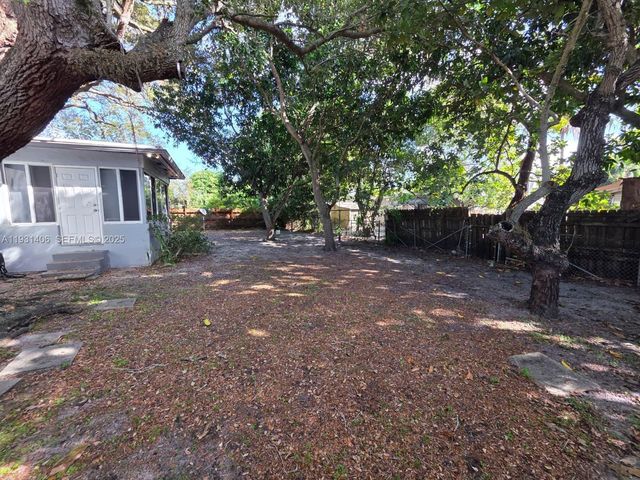 530 NE 132nd Ter, North Miami, FL 33161