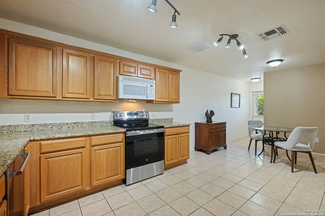 3202 Eisenhauer Rd Unit 702, San Antonio, TX 78209