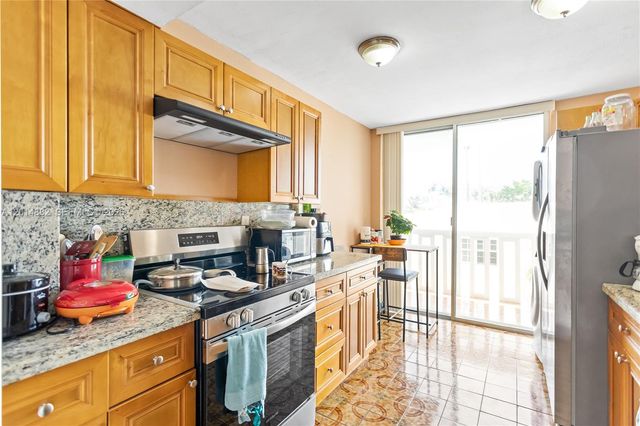 8530 Byron Ave 302, Miami Beach, FL 33141