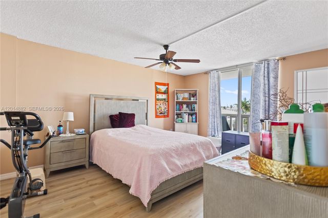 8530 Byron Ave 302, Miami Beach, FL 33141