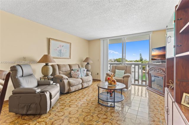 8530 Byron Ave 302, Miami Beach, FL 33141