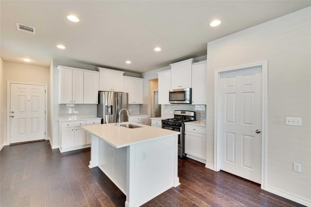 12121 Cimaizon DR, Austin, TX 78725