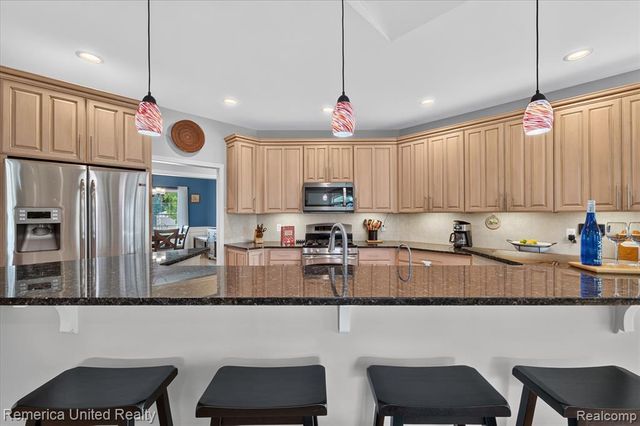 6169 Bay Court, Waterford, MI 48327