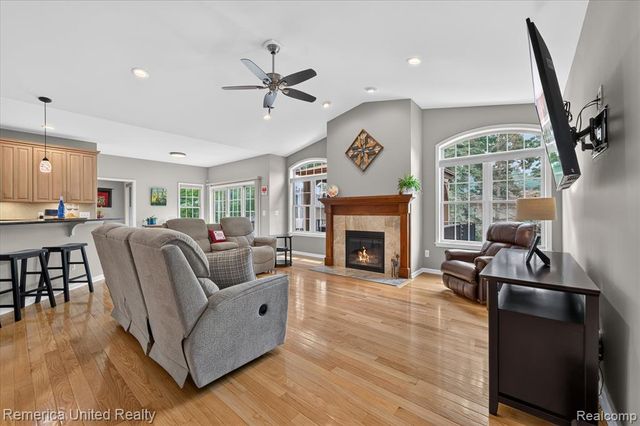 6169 Bay Court, Waterford, MI 48327