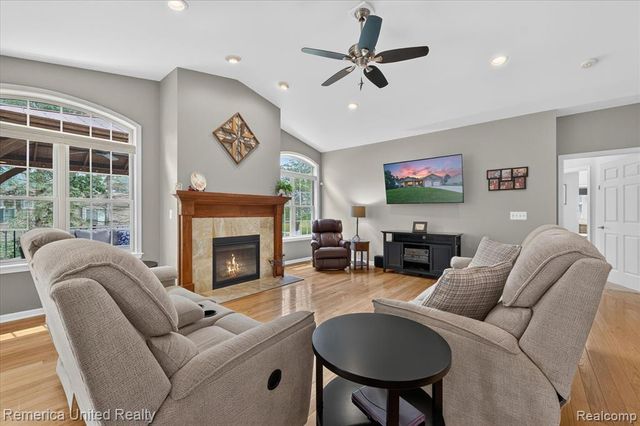 6169 Bay Court, Waterford, MI 48327