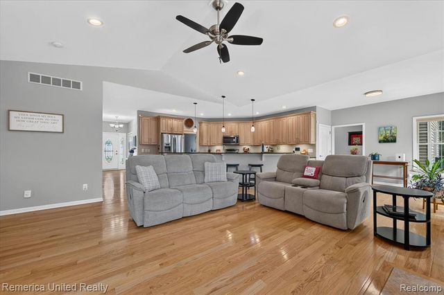 6169 Bay Court, Waterford, MI 48327