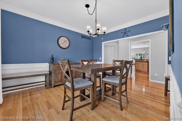 6169 Bay Court, Waterford, MI 48327