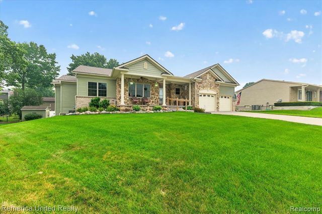 6169 Bay Court, Waterford, MI 48327