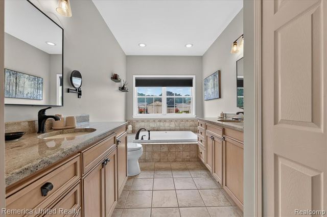 6169 Bay Court, Waterford, MI 48327