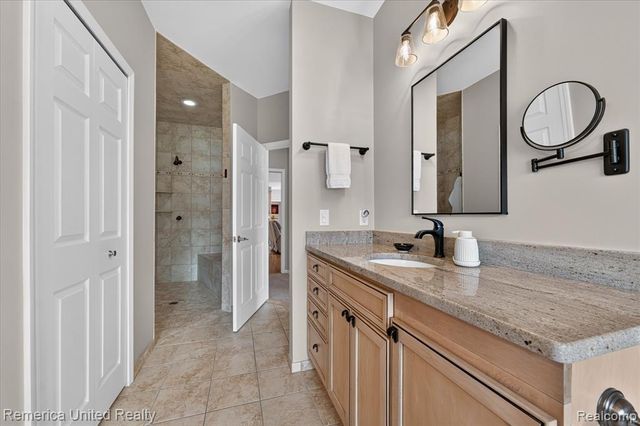 6169 Bay Court, Waterford, MI 48327