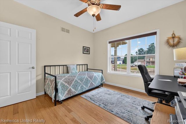 6169 Bay Court, Waterford, MI 48327